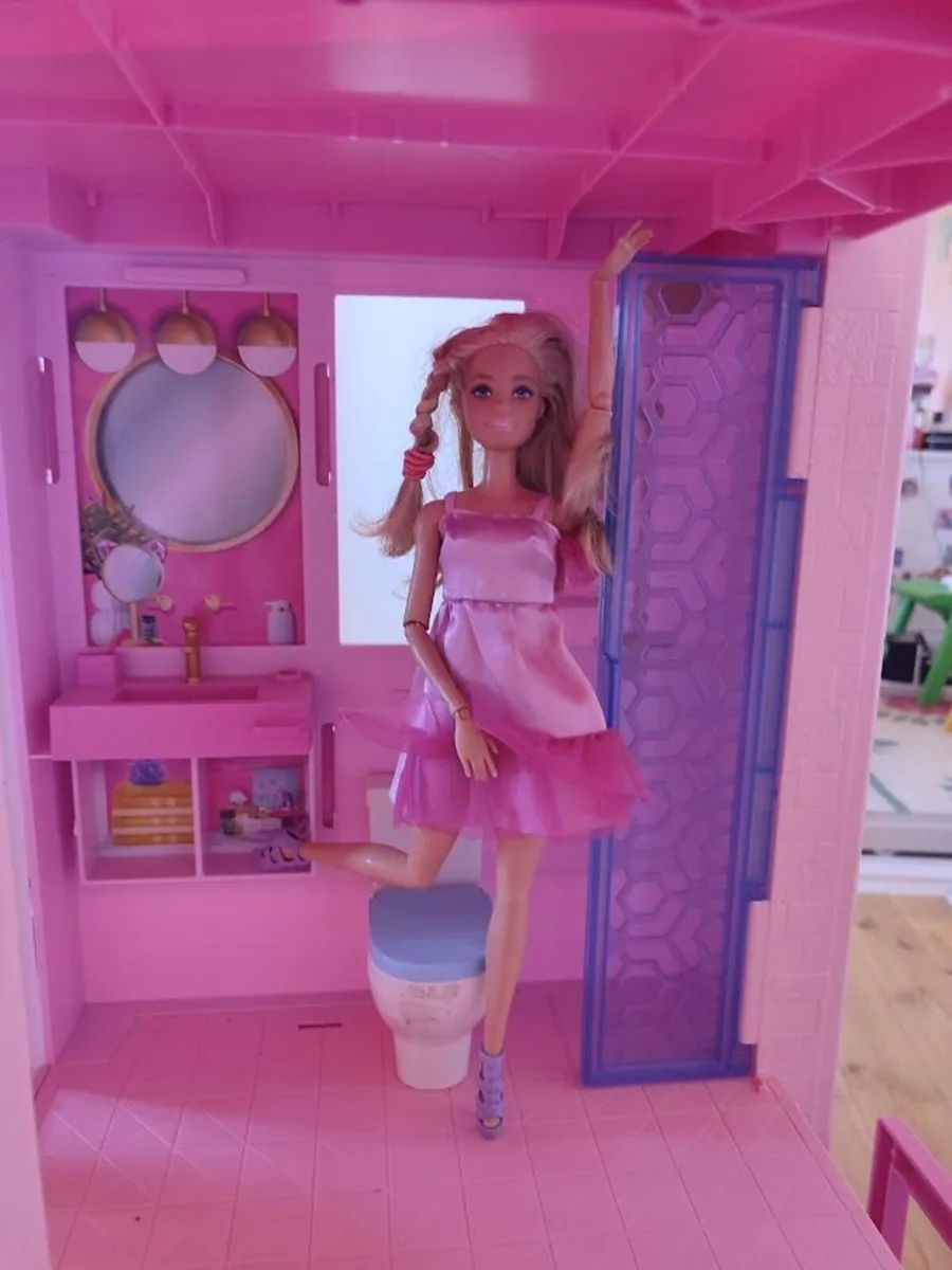 Barbie dolls house - Image 4