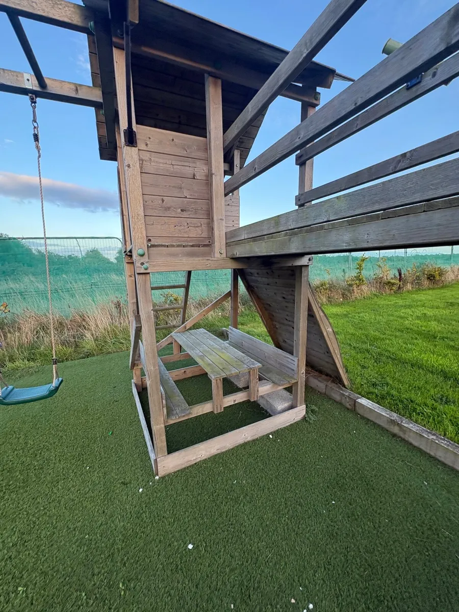 Swings & Play Den - Image 3