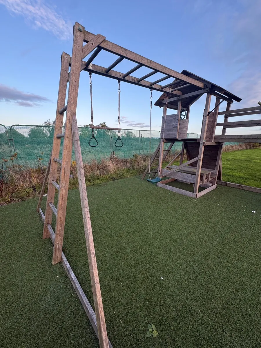 Swings & Play Den - Image 4