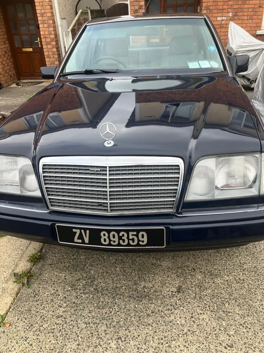 Vintage 1994 W124 E200 Mercedes Benz - Image 1