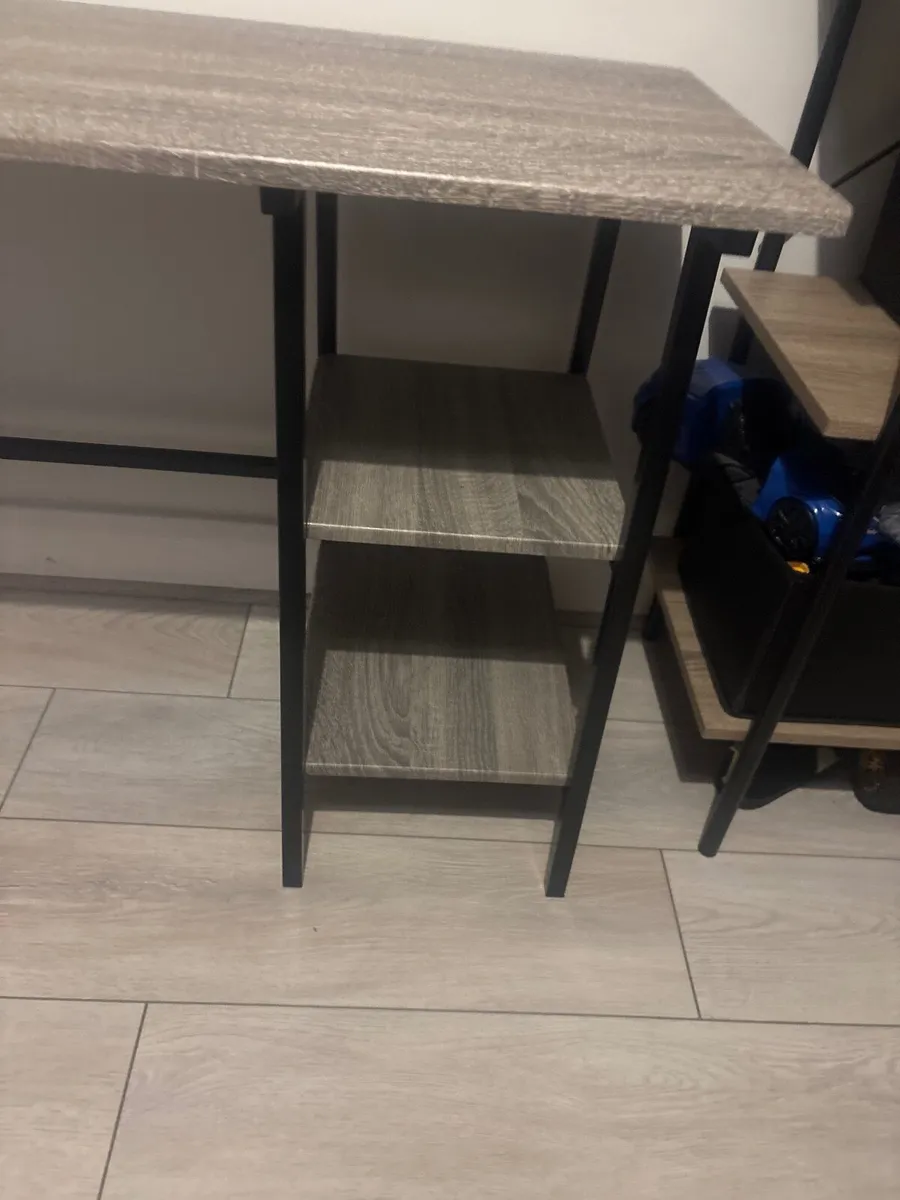 Desk - Image 2