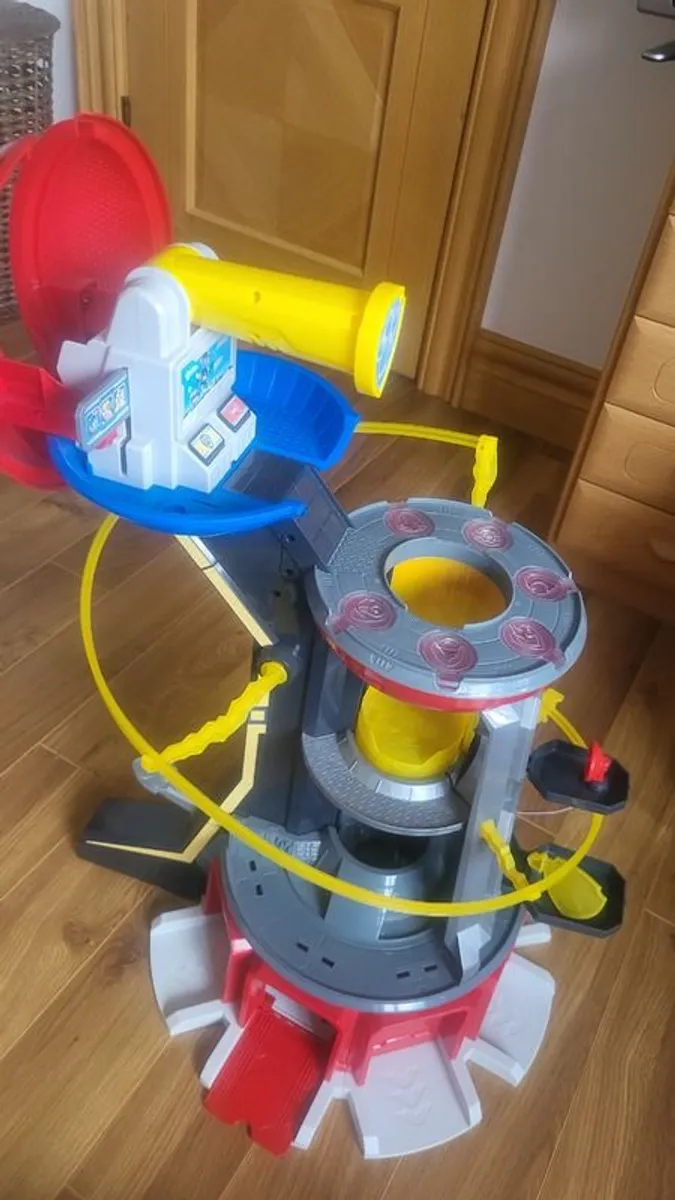 Paw Patrol Mighty Lookout Tower and vehicles - Image 4