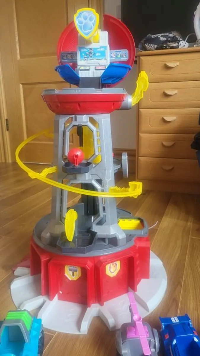 Paw Patrol Mighty Lookout Tower and vehicles - Image 1