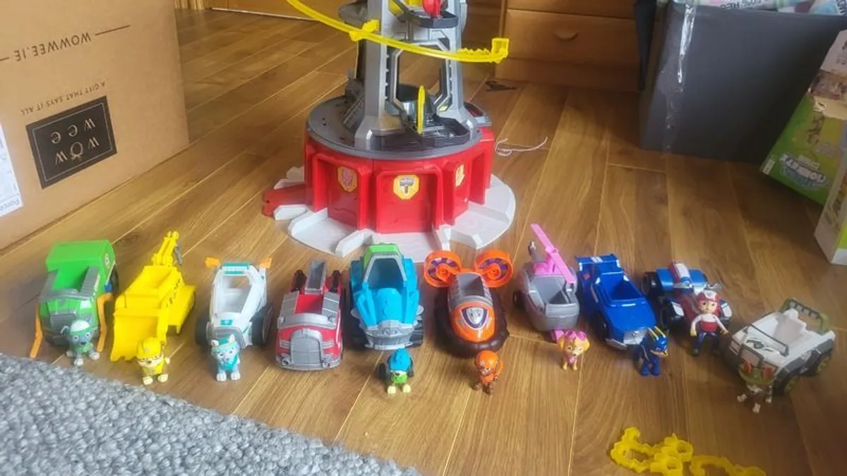 Paw Patrol Mighty Lookout Tower and vehicles - Image 2
