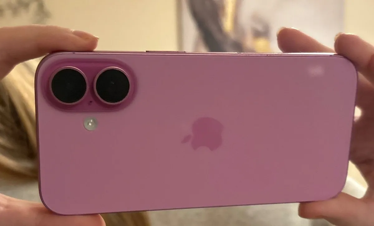iPhone 16 pink 128gb, screen protector and case - Image 3