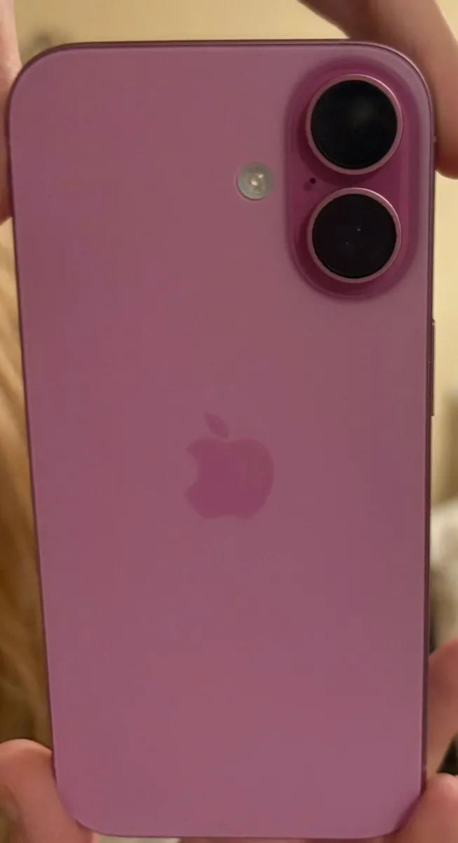 iPhone 16 pink 128gb, screen protector and case - Image 2