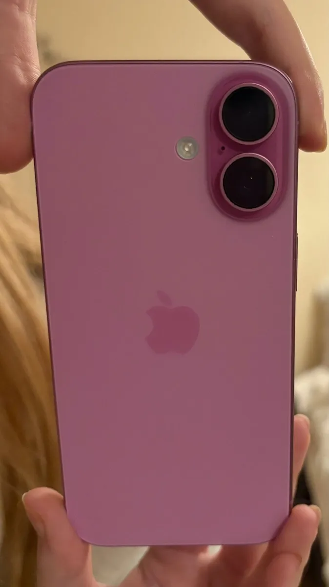 iPhone 16 pink 128gb, screen protector and case - Image 1