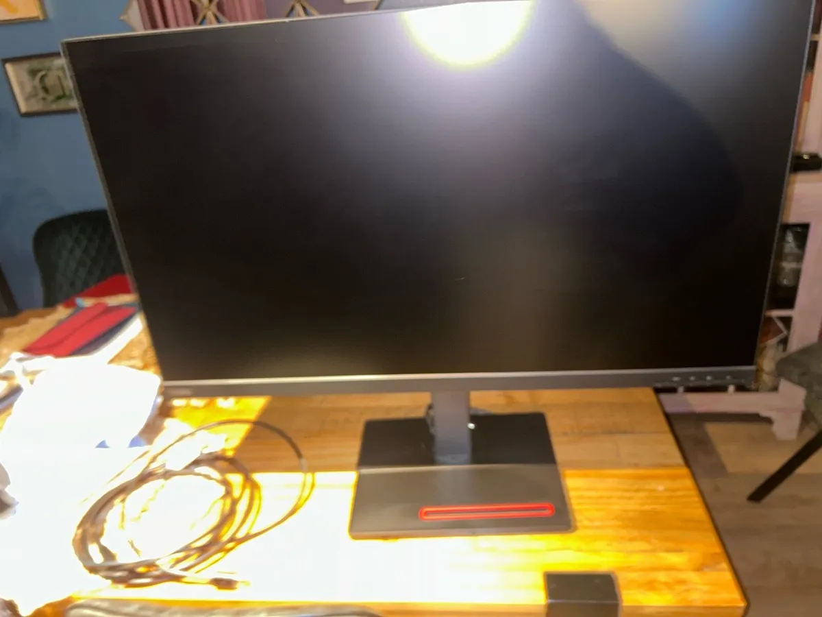 Monitor Lenovo brand new - Image 2