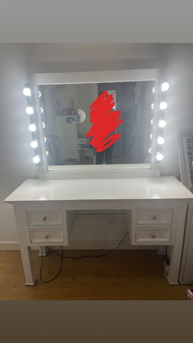 Vanity table & mirror - Image 2