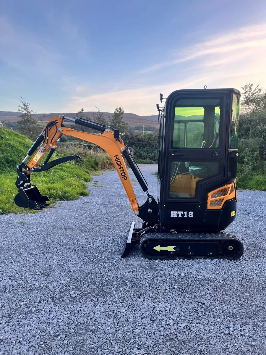 Kubota Powered Hightop HT18 Mini Digger - Image 2