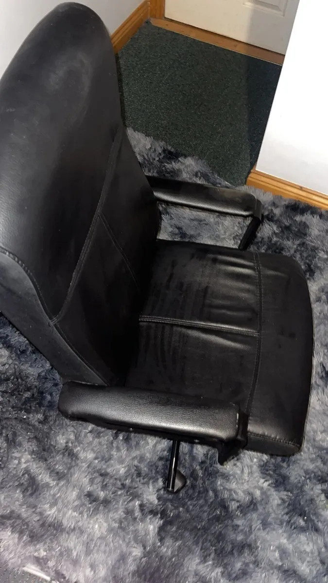 Office chair - Image 1