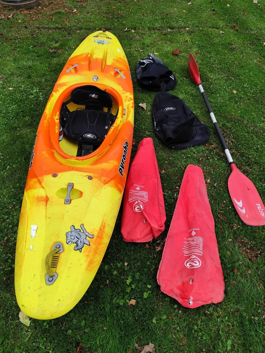 Creeker Kayak (Pyranha), Paddle and Gear - Image 1