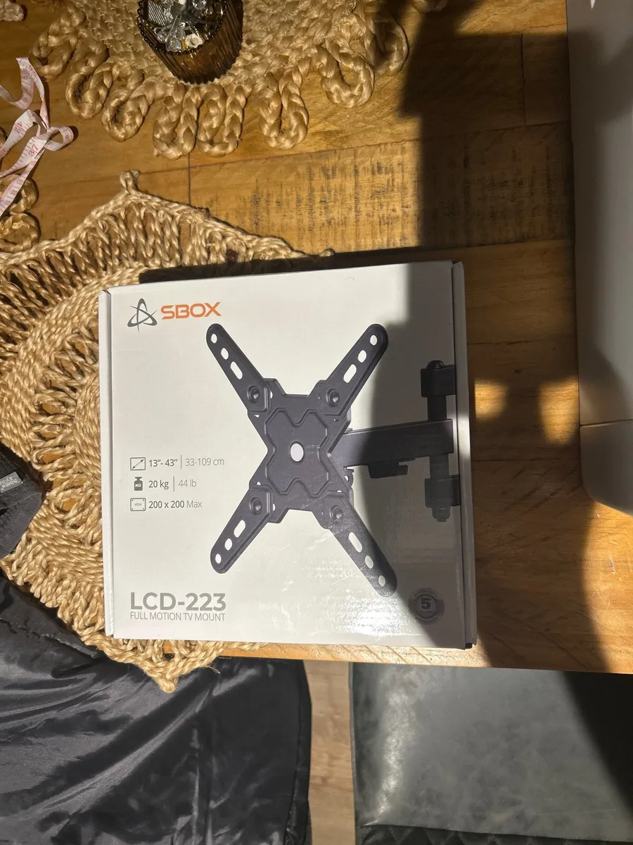 Wall bracket