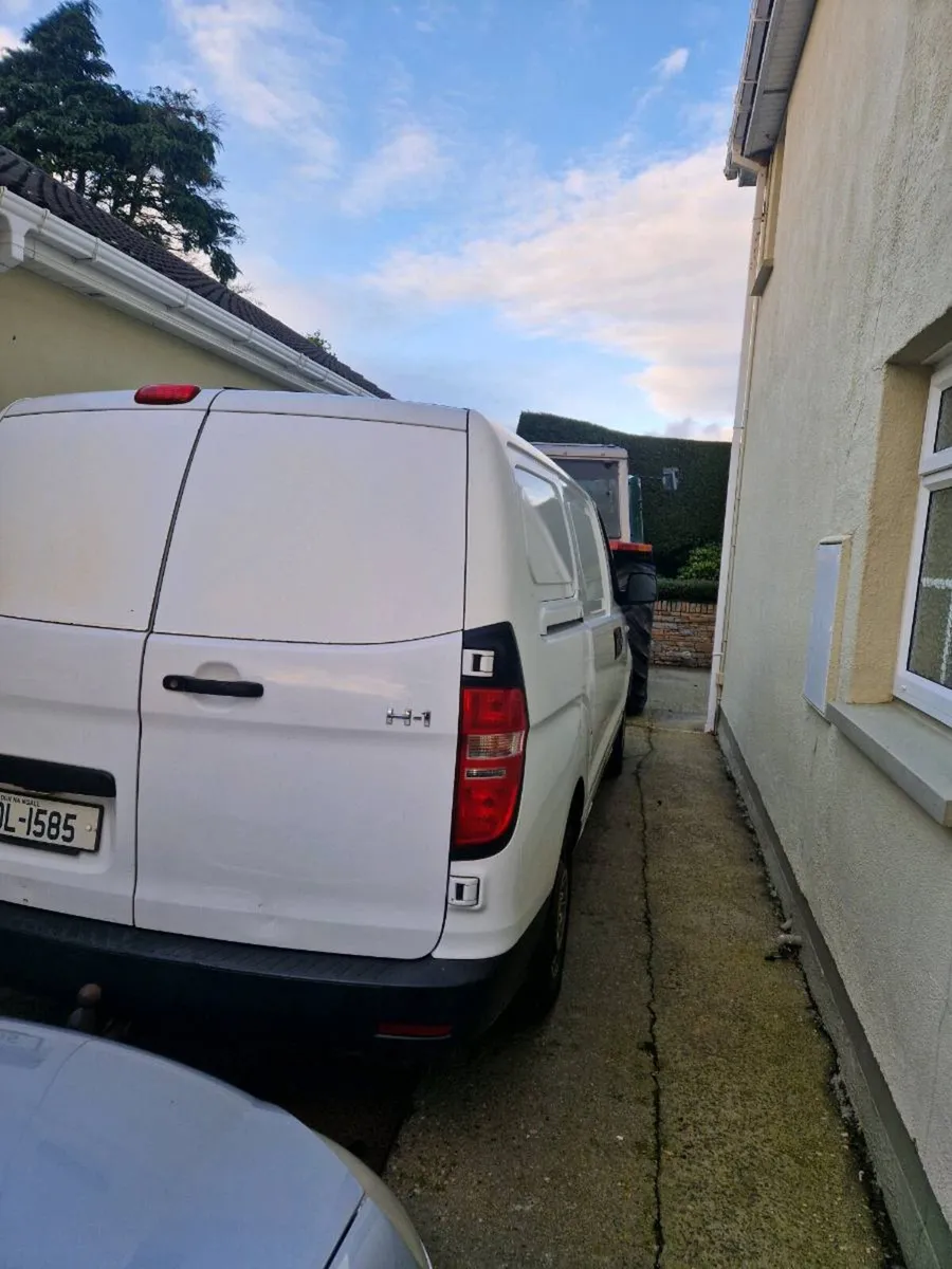 Hyundai H1 van - Image 4