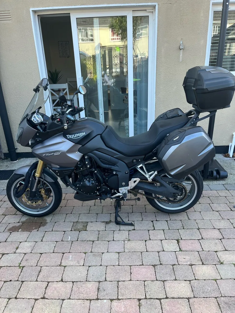 Triumph Tiger 1050cc 2010 - Image 1