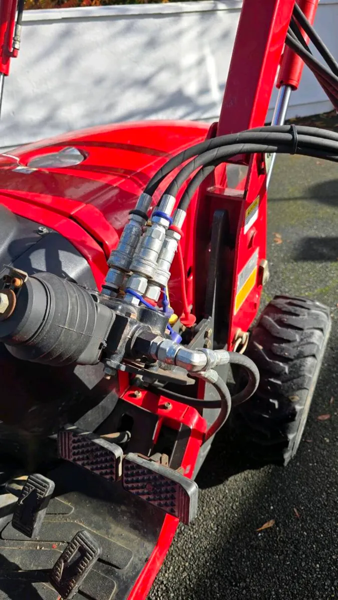 Compact tractor - Image 3