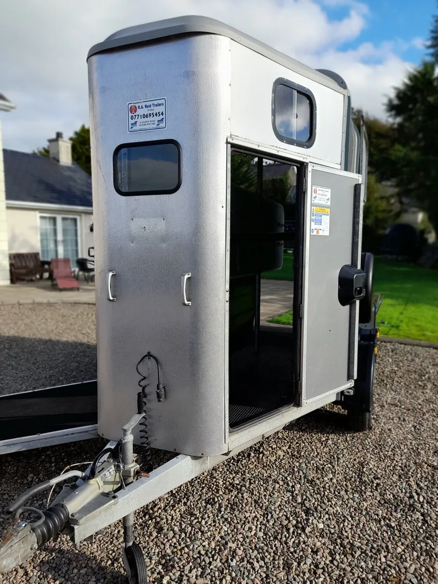 Ifor Williams 505 Classic Horsebox - Image 1