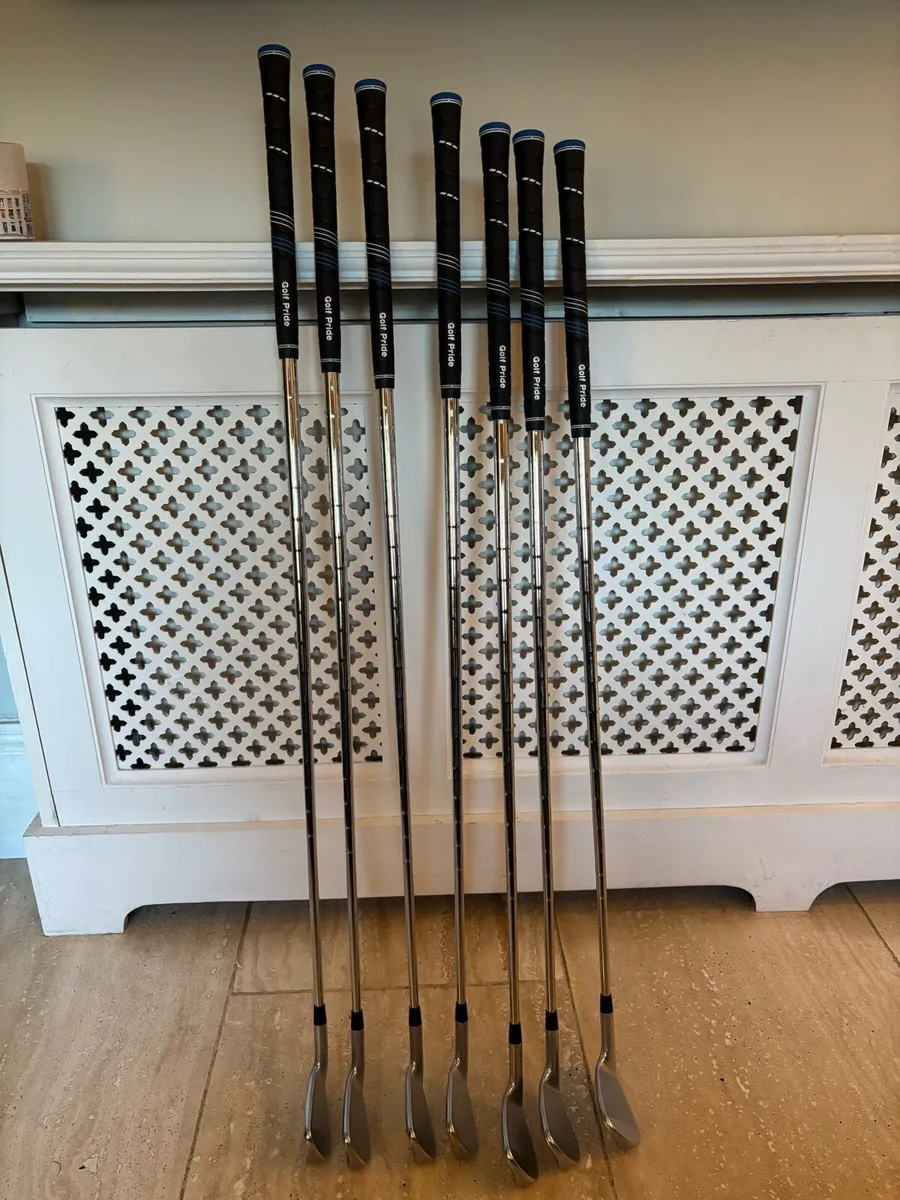 Golf clubs I230 irons - Image 1