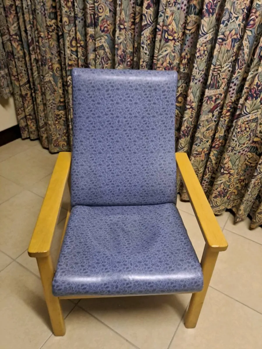 Orthopaedic chair - Image 1