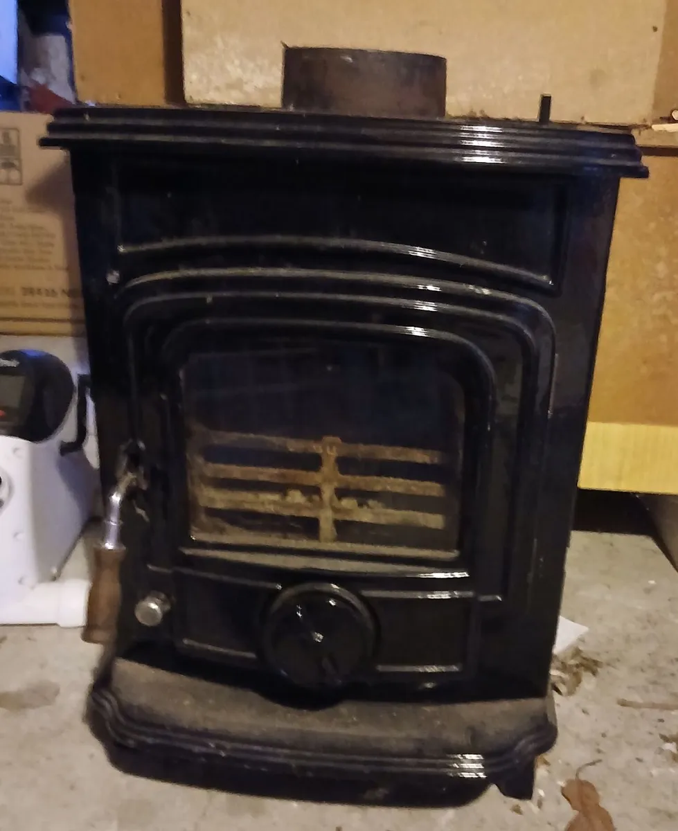 Solid fuel stove - Image 1