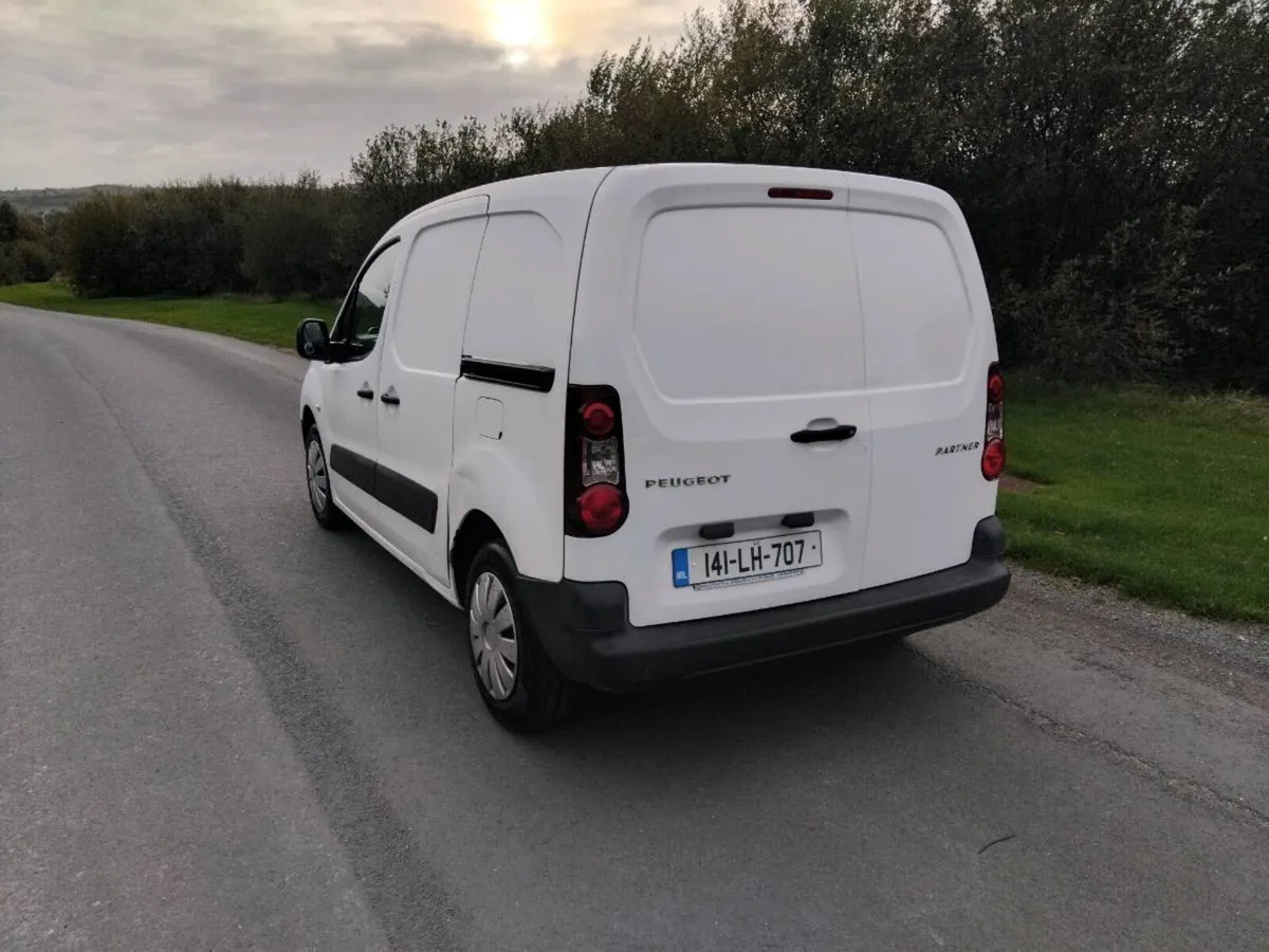 Clean tidy 2014 3 seater partner  cvrt 08/27 - Image 3