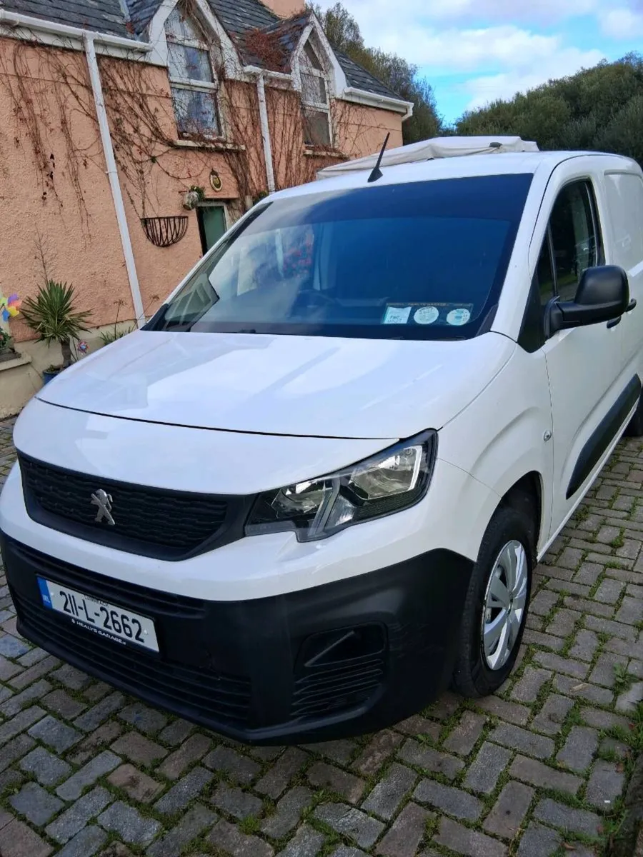 Van - Image 4