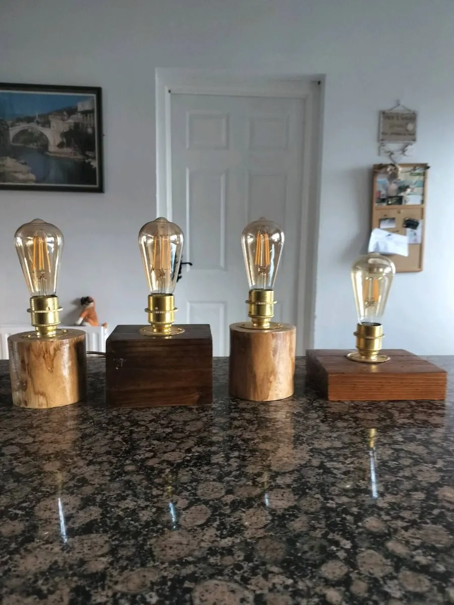 Table lamp