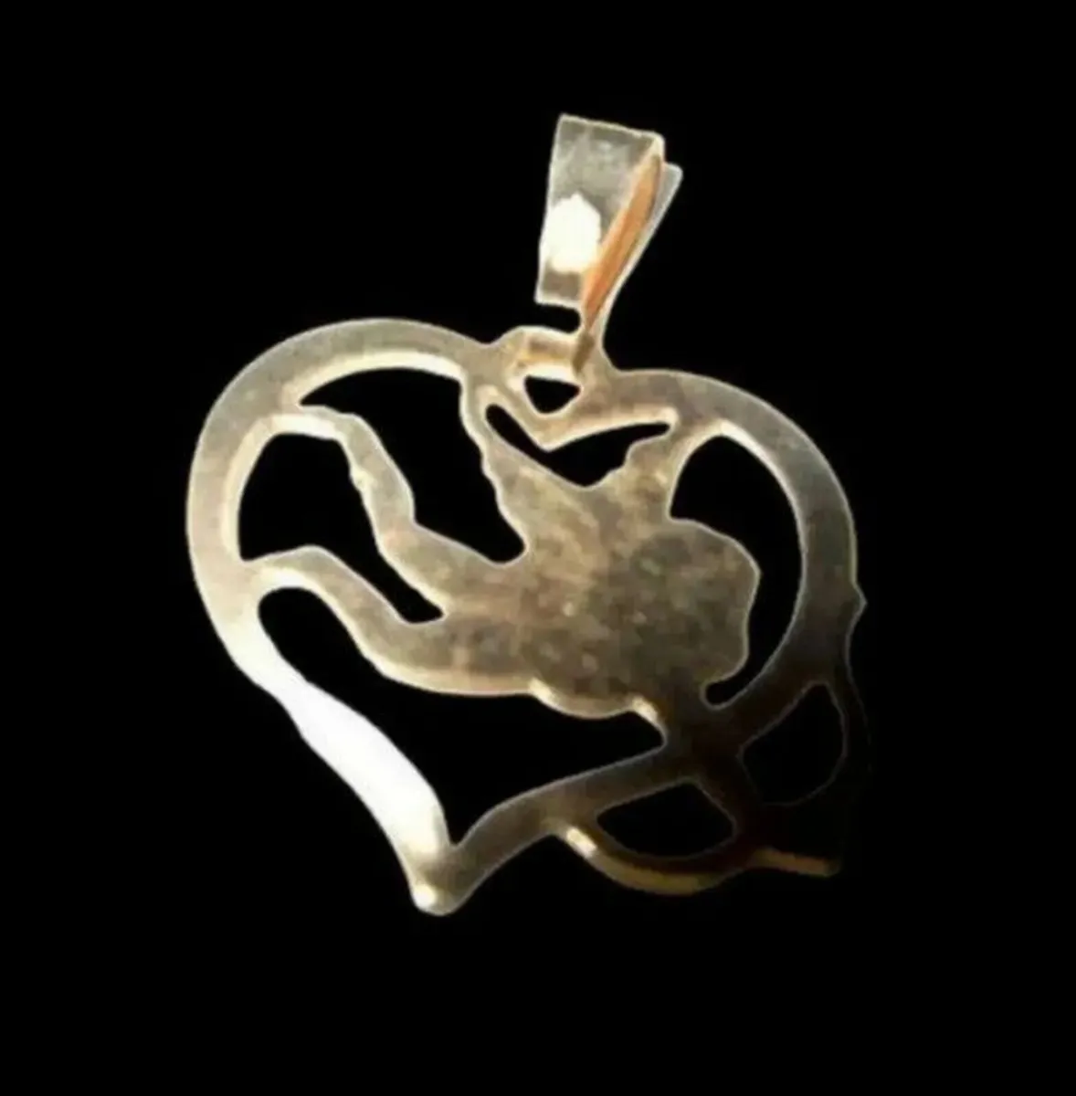 Beautiful 9K Gold Cupid in Heart Pendant - Image 4