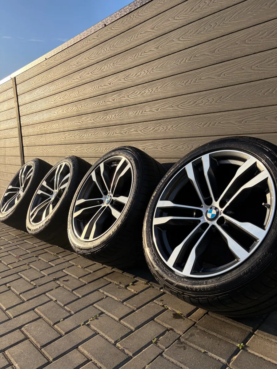 20” GENUINE BMW X5 F15 M-SPORT ALLOY WHEELS &TYRES - Image 1
