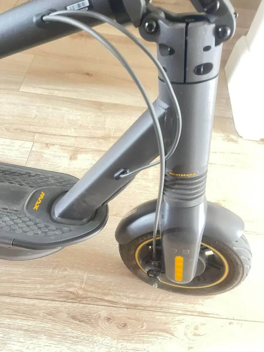 MAX G2 by Segway + Helmet Included! - Image 2