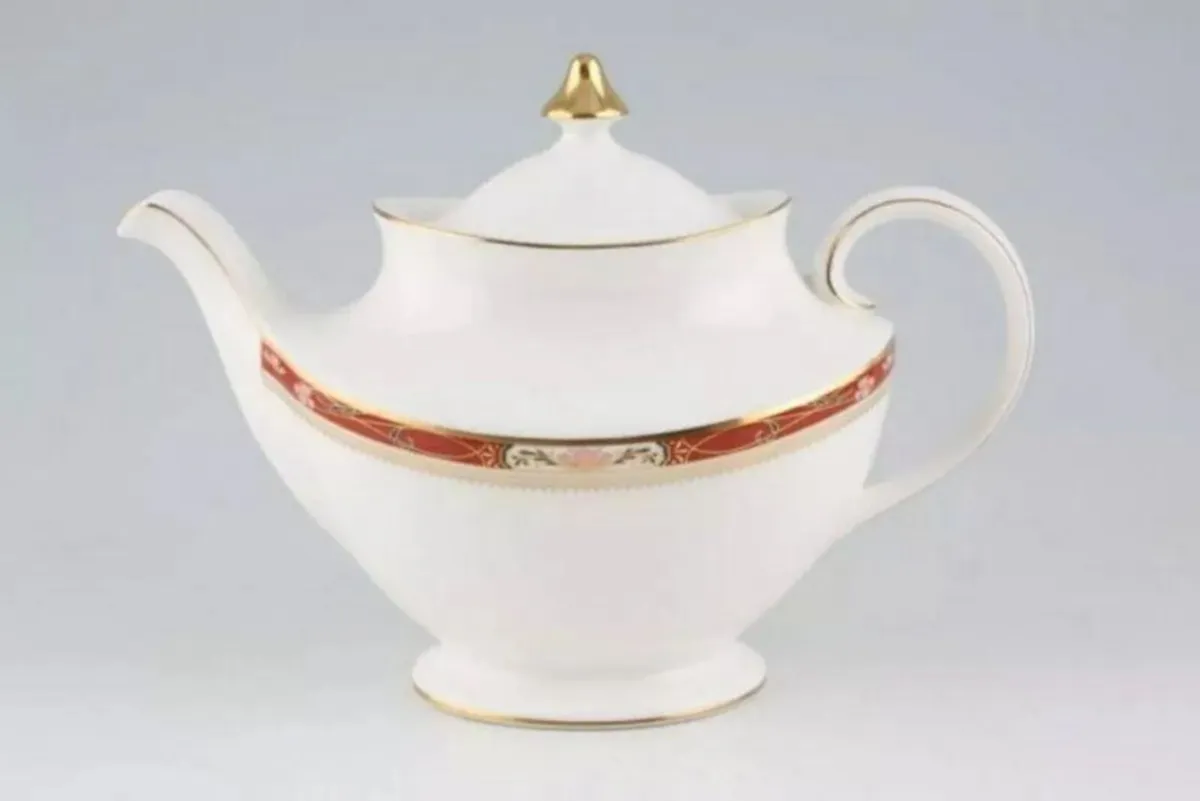 Pristine Vintage Royal Doulton "Sandon" Tea Pot - Image 3