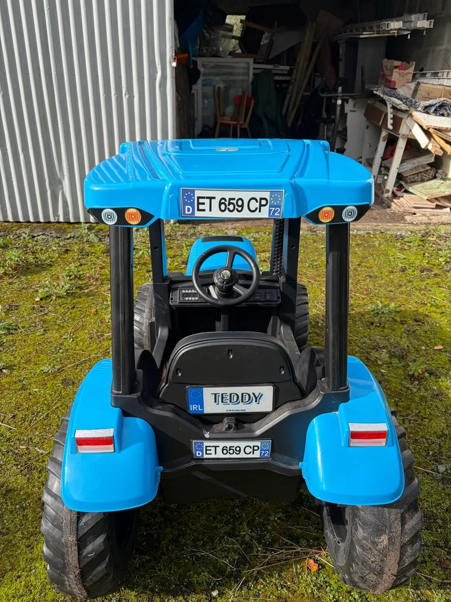Kids ride in tractor - Image 3