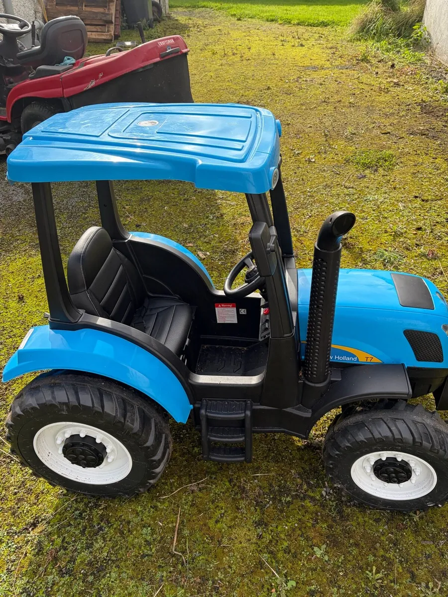 Kids ride in tractor - Image 4