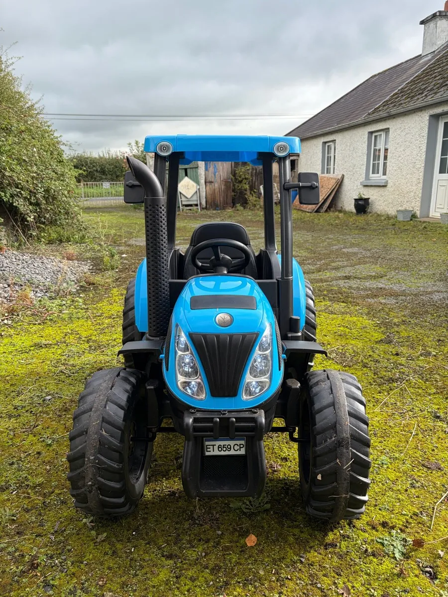 Kids ride in tractor - Image 1