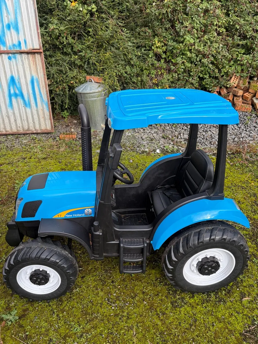 Kids ride in tractor - Image 2