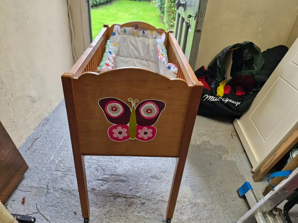 Dolls cot