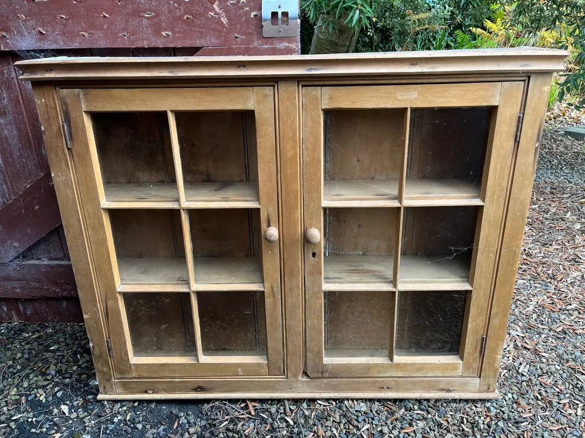 Wall mounted cabinet