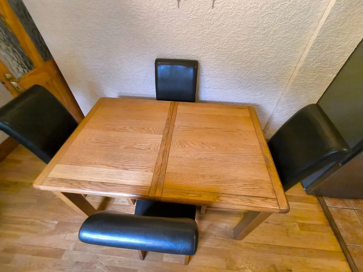 Extendable Oak Dining Table with 4 chairs - Image 1