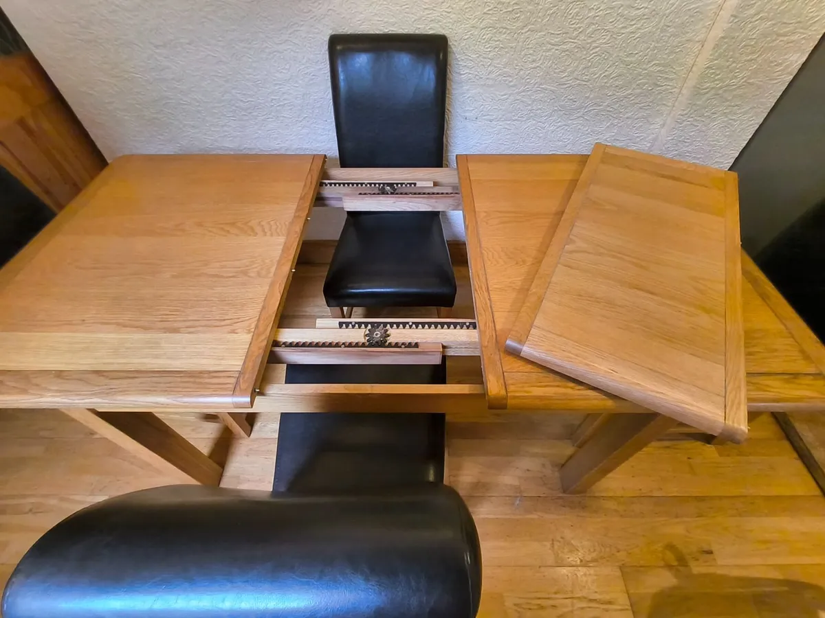 Extendable Oak Dining Table with 4 chairs - Image 2