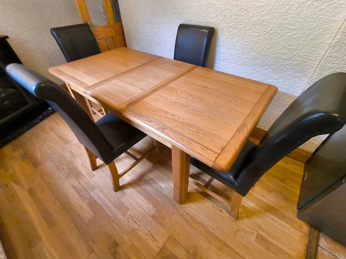 Extendable Oak Dining Table with 4 chairs - Image 4