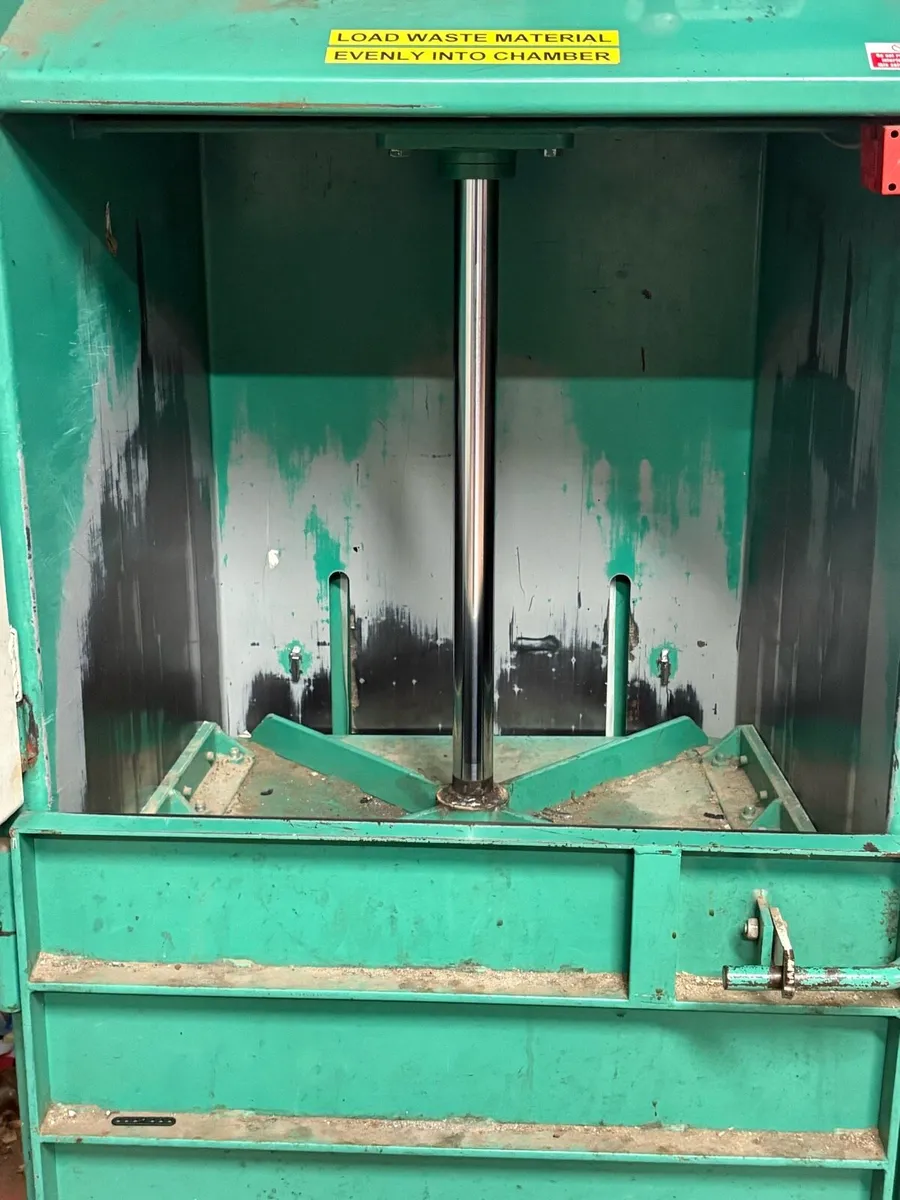 Compact cardboard bailer - Image 3