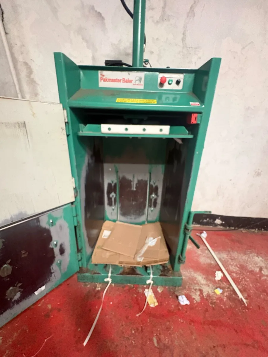 Compact cardboard bailer - Image 1