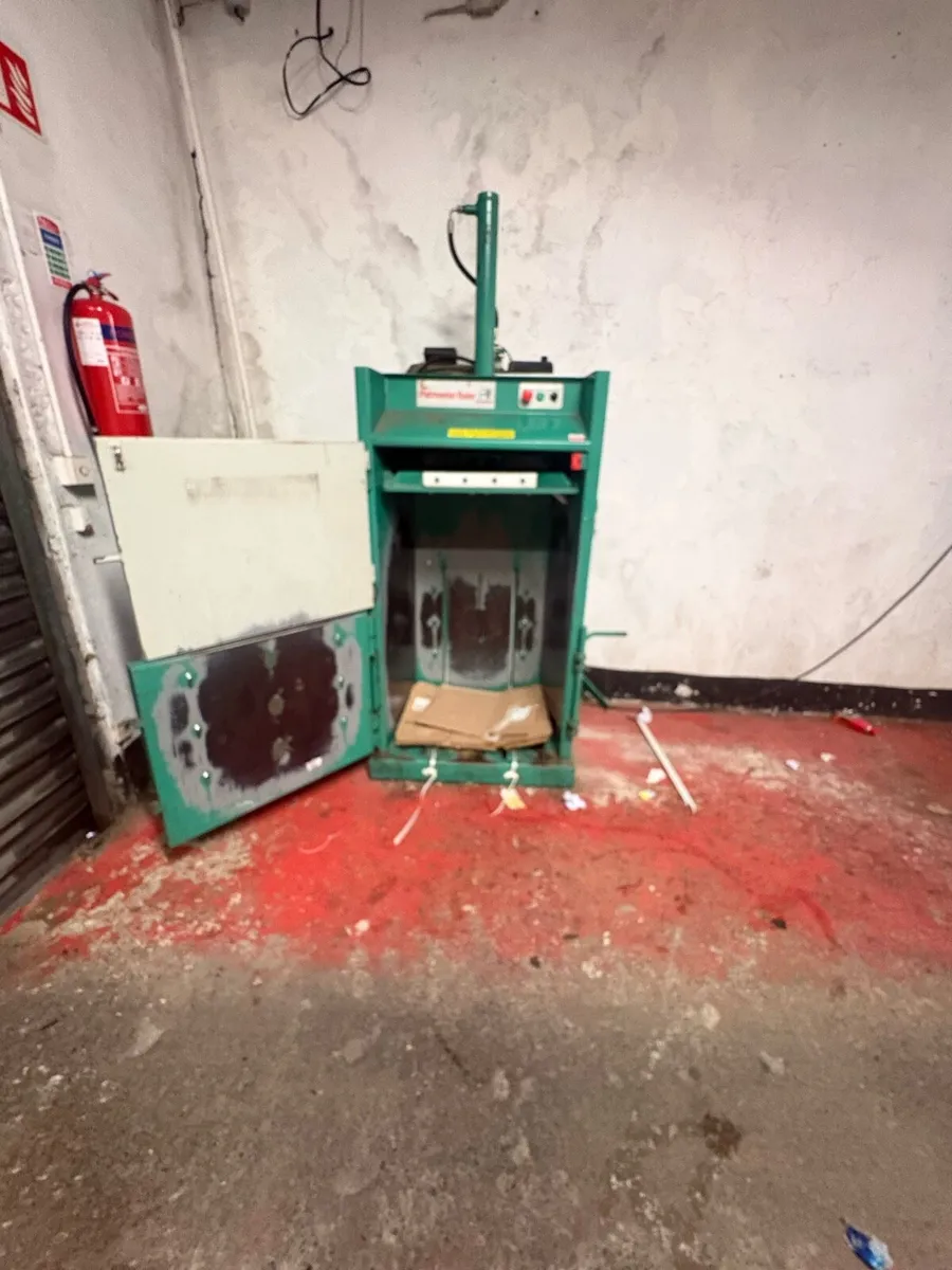 Compact cardboard bailer - Image 2