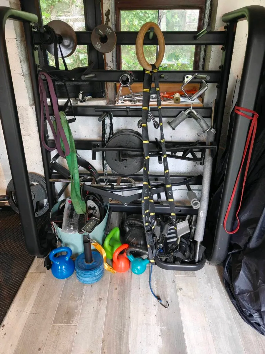 Weight plate storage+barbell holder - Image 1