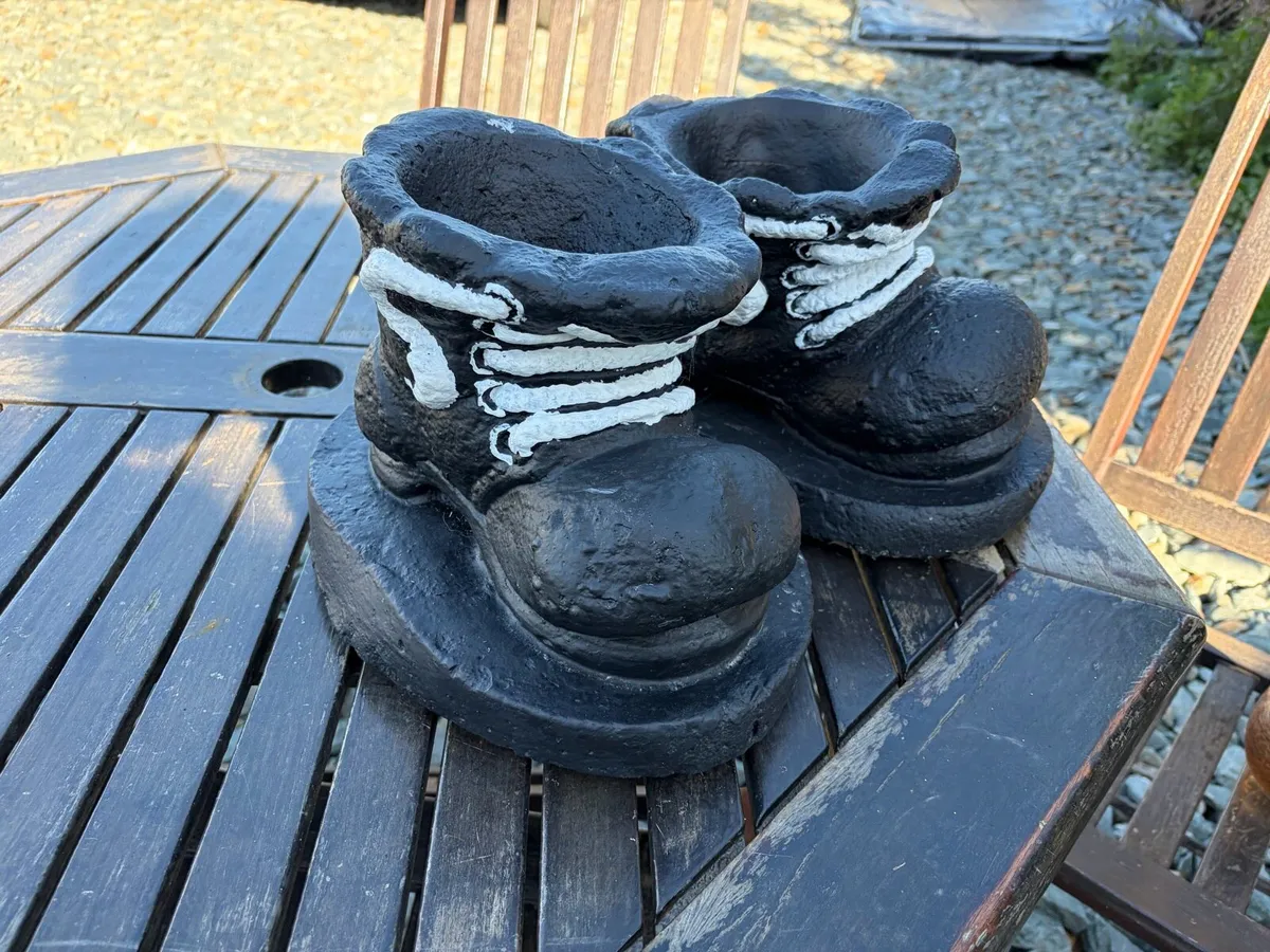 2 concrete boots flower pots - Image 1