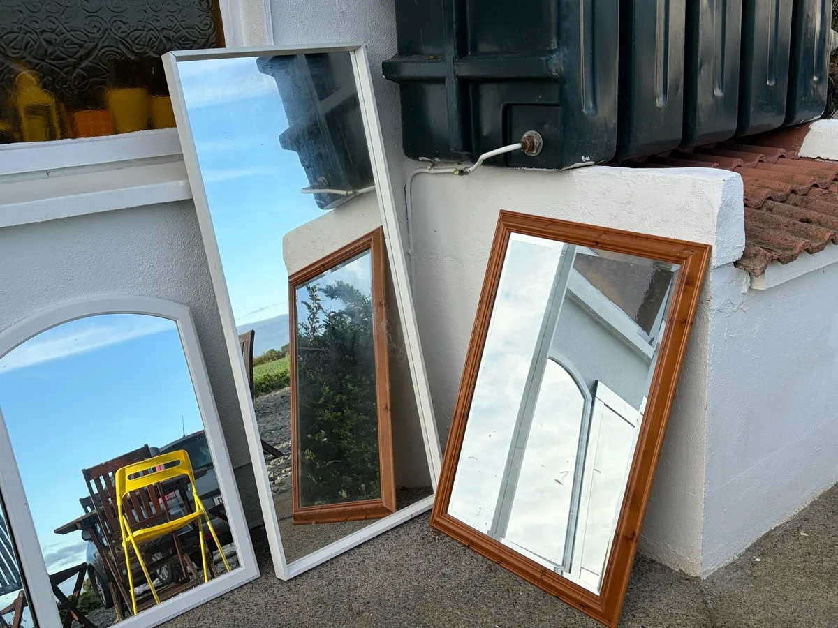 large mix off mirrors bedroom / living room - Image 3