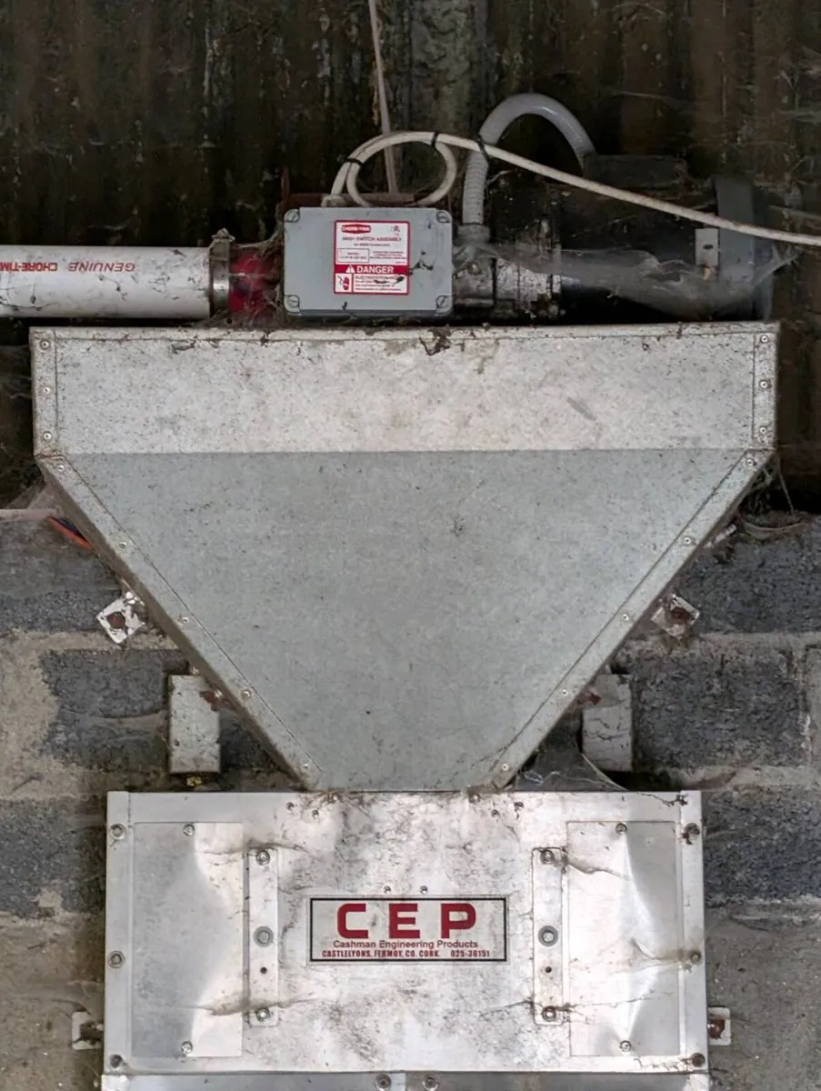 Cashman Feeders as new - Image 1