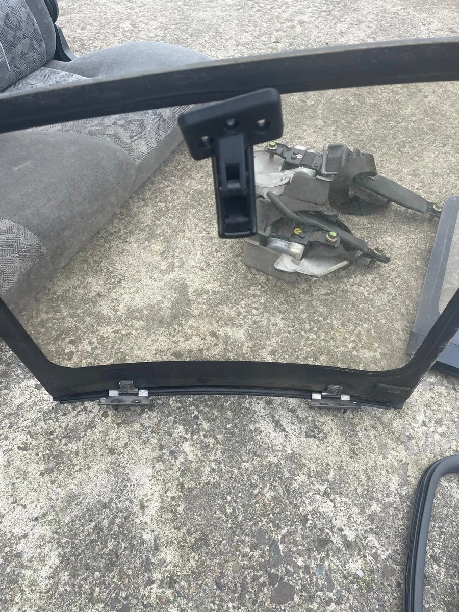 Isuzu trooper rear seats - Image 4
