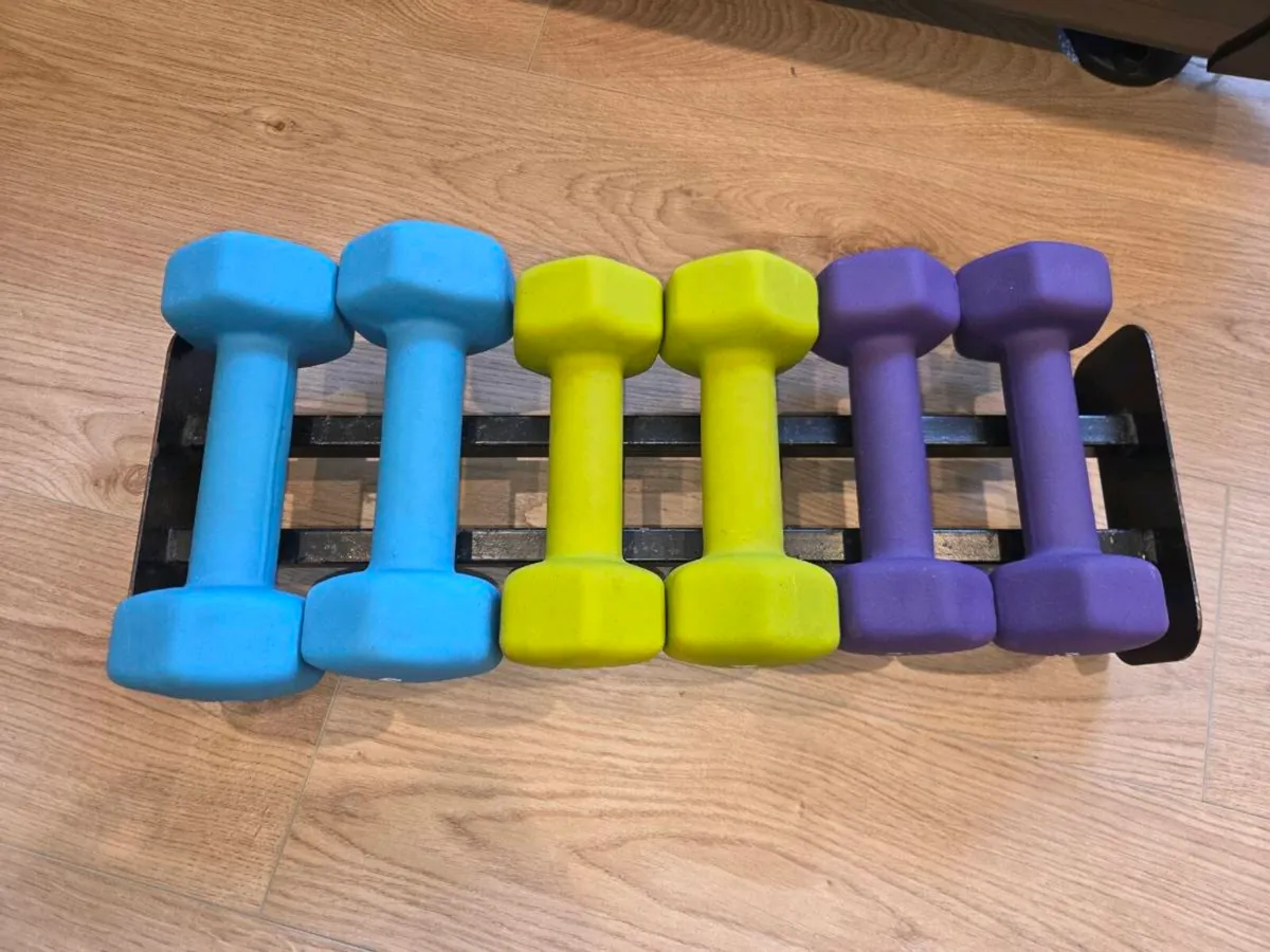 3kg-5kg Neoprene Hex Dumbbell Set - Image 2