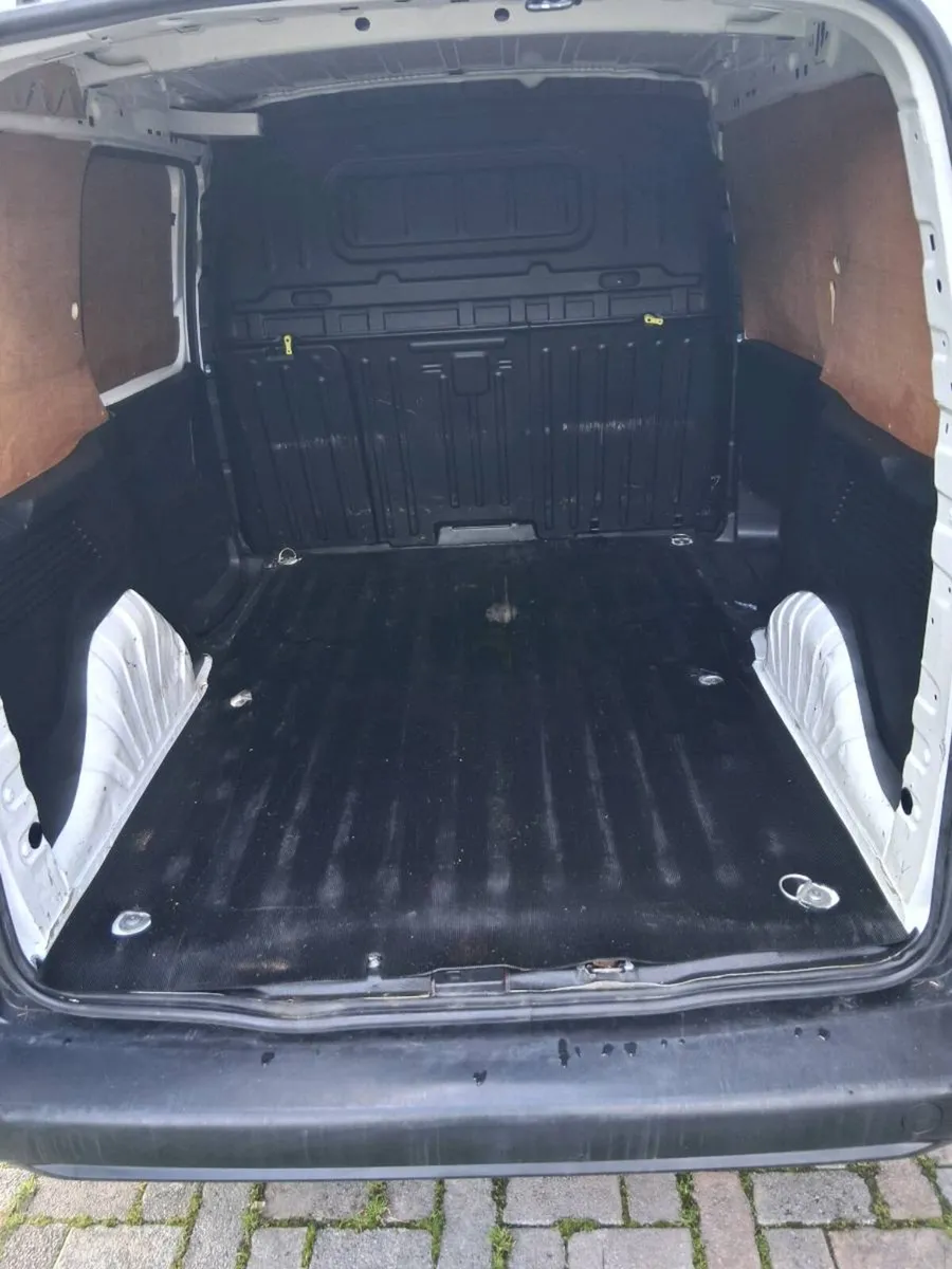 Van - Image 2